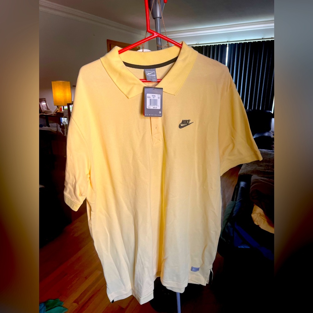 NWT Nike pale yellow men’s polo